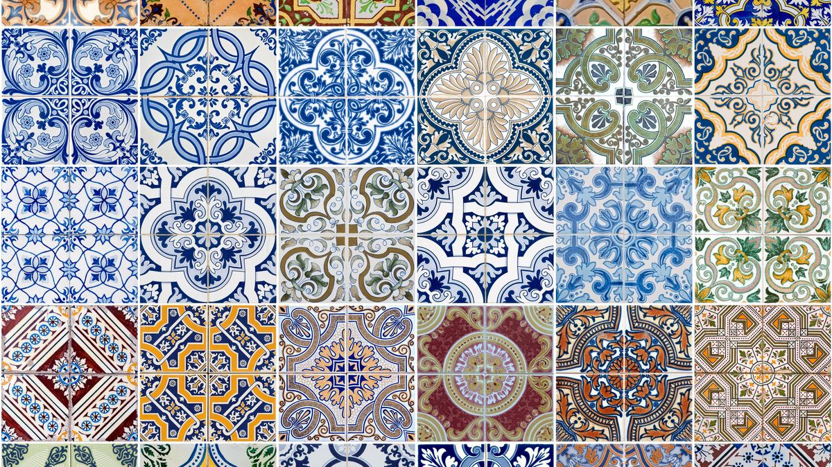 Typische Fliesenmotive aus Portugal. Sie bestehen aus vielfältigen Ornamenten in verschiedenen Farben, v.a. in blau und weiß, aber auch in gelb, rot, grün, ocker und anderen natürlichen Farben.