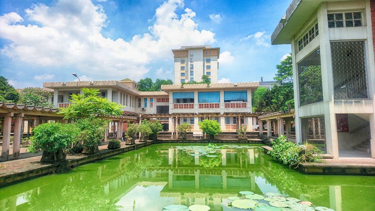 Aufnahme vom Campus der Vietnam National University, Hanoi 