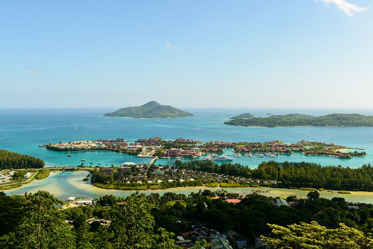 Das Bild zeigt Mahé, die Hauptinsel der Seychellen.