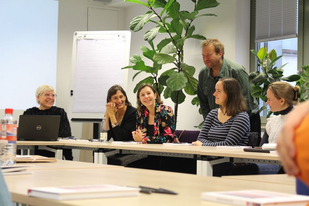 zur Vergrößerungsansicht des Bildes: Partizipativer Workshop in Leipzig mit Simultandolmetscher. Foto: Cedric Jürgensen