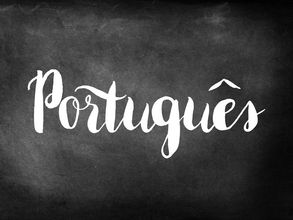 Schriftzug "Português" in weißer Kreide auf schwarzem Untergrund.