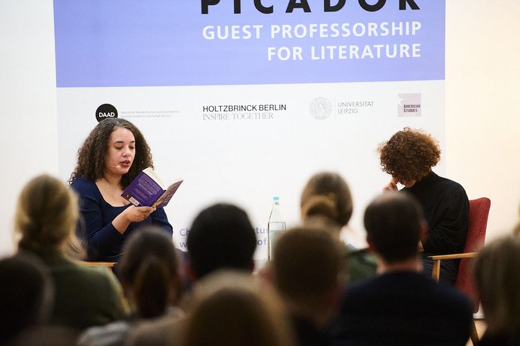 Picadorprofessor Megan Giddings is reading from her novel (Photo: Andreas Lamm for Holtzbrinck Berlin)