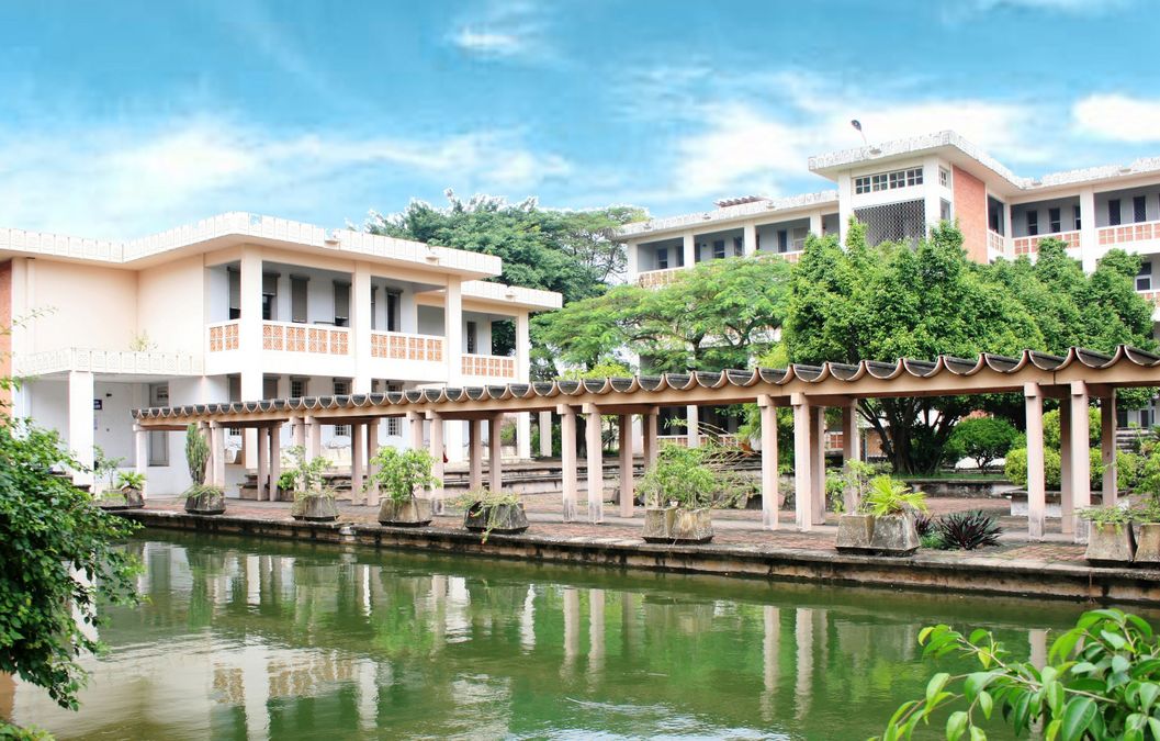 zur Vergrößerungsansicht des Bildes: Aufnahme vom Campus der Vietnam National University, Hanoi 