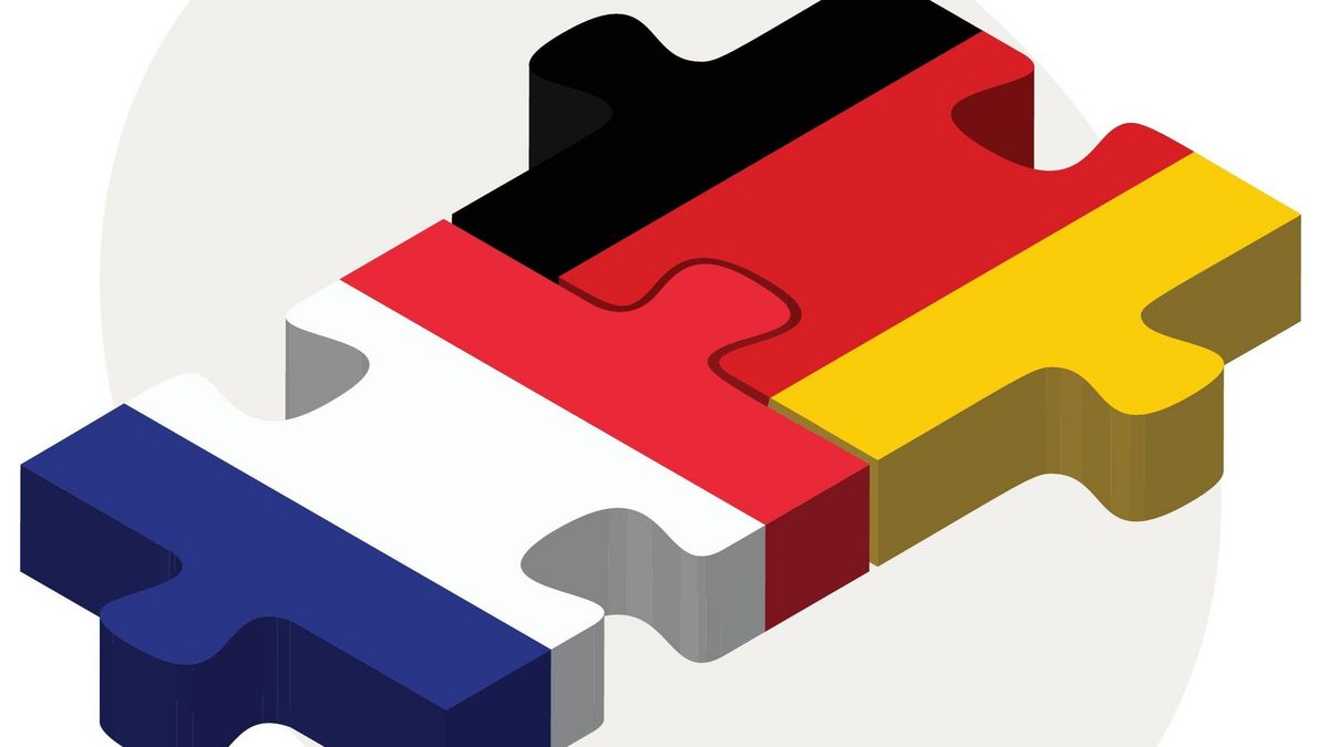 zur Vergrößerungsansicht des Bildes: Zwei Puzzleteile mit Flaggen Frankreichs und Deutschlands