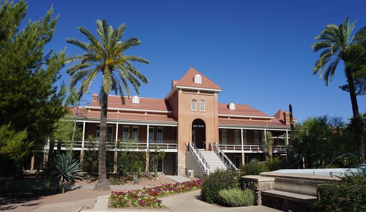 Old Main on the campus of the University of Arizona in Tucson, Arizona (United States). Foto: Michael Barera
