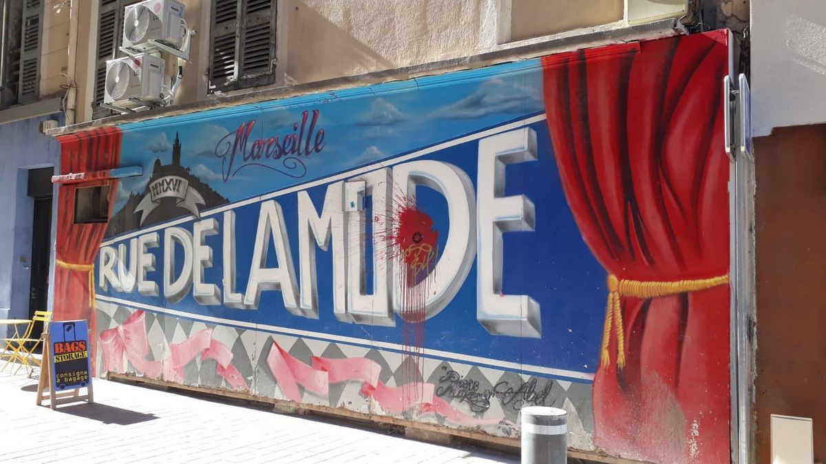 zur Vergrößerungsansicht des Bildes: Das Bild zeigt ein Graffiti mit dem Schriftzug "Rue de la Mode" in Marseille.