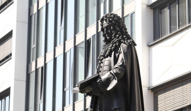 Das Denkmal von Gottfried Wilhelm Leibniz auf dem Neuen Campus der Universität Leipzig