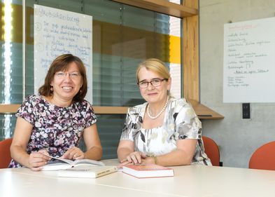 Die Expertinnen der Namenberatungsstelle der Universität Leipzig: Gabriele Rodriguez (links) und Dr. Dietlind Kremer