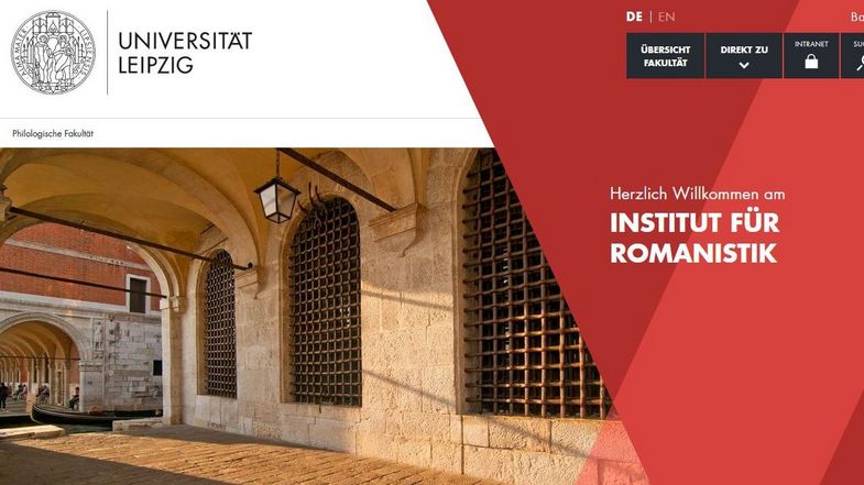 Man sieht die Startseite der neuen Homepage des Instituts für Romanistik. Im Hintergrund sieht man ein Bild von Venedig. Darüber liegt der Text "Herzlich Willkommen am Institut für Romanistik"