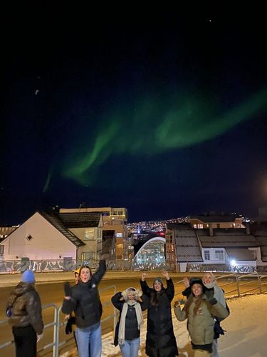 Studierende und Polarlichter in Tromsø (November) © Maja Seiler